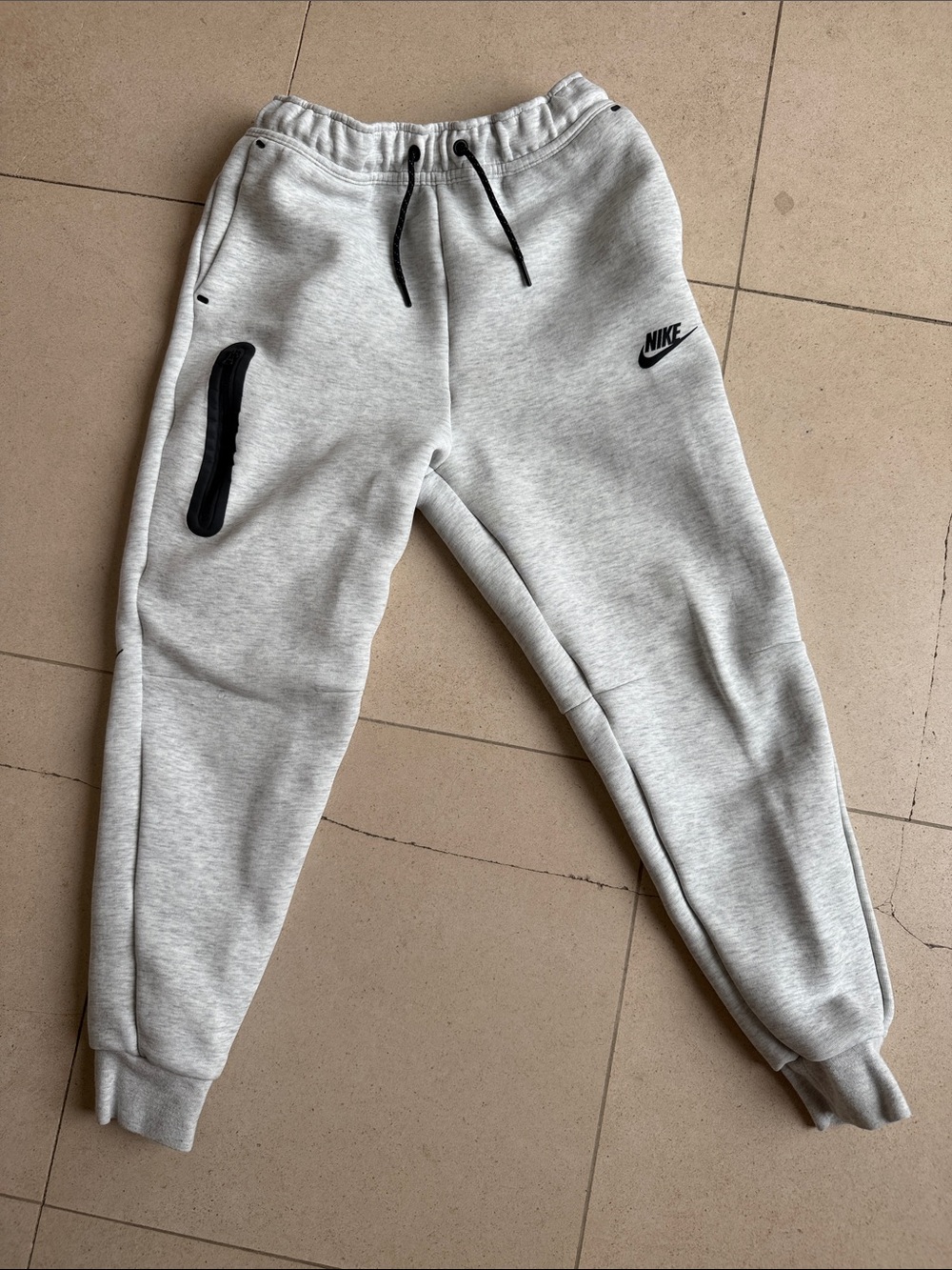 Nike tech Fleece sweatpants, boys size L, light gray, NWOT